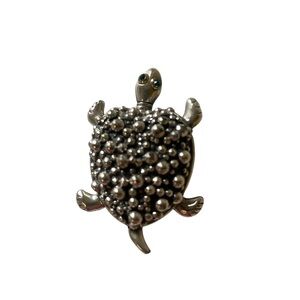 Vintage Napier Silver Tone 1960’s Green Eyed Turtle Brooch